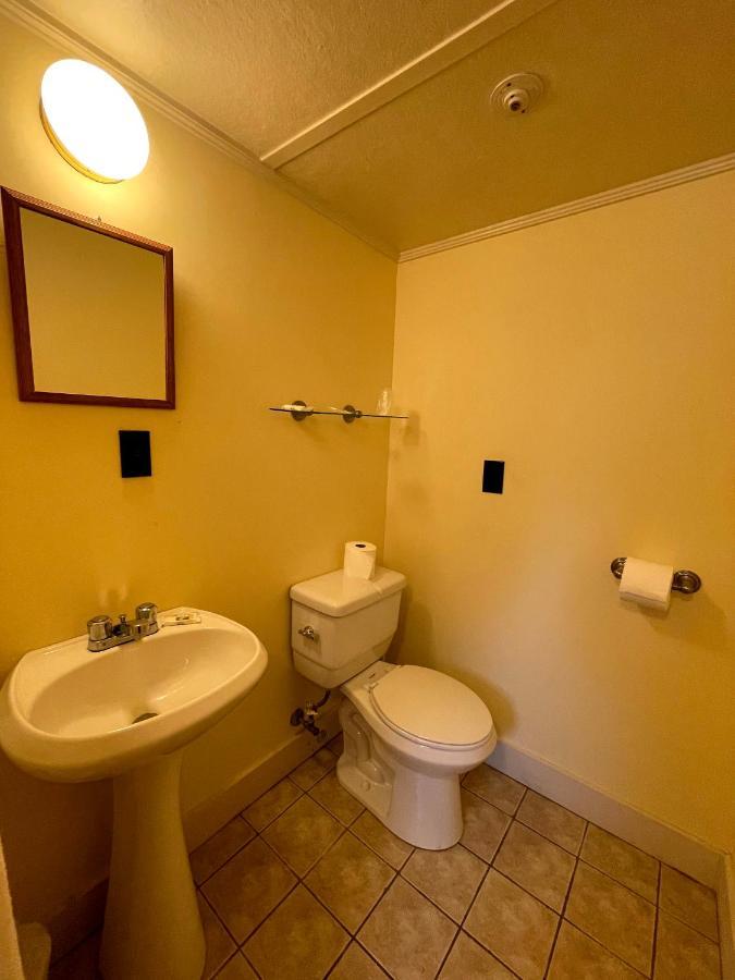 The Riverside Inn Stowe Extérieur photo